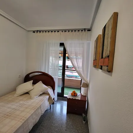 Habitación en casa particular Amistosa, Con Balcon, Alicante, Playa, Centro, Rambla, Mercado *