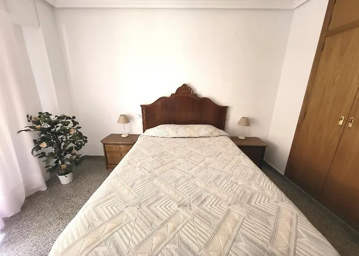 Habitación en casa particular Amistosa, Con Balcon, Alicante, Playa, Centro, Rambla, Mercado *